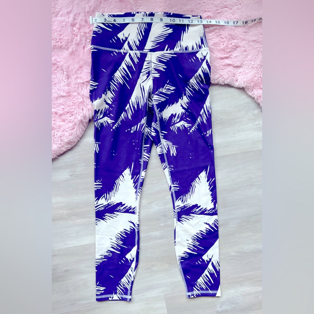 New super cute PureLuxe Purple and white palm leggings💜
Made BYFABLETICS